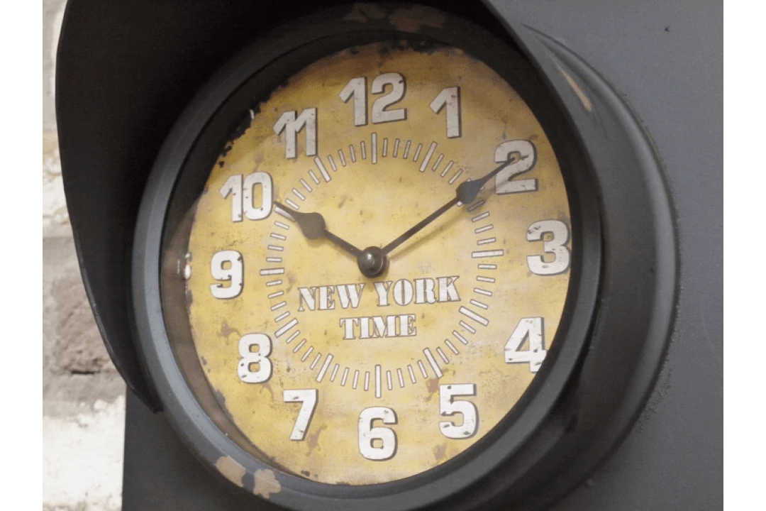 Giftworks GENERAL GIFTS Retro Traffic Light Vintage Gifts Clock 7 Giftworks GENERAL GIFTS Retro Traffic Light Vintage Gifts Clock