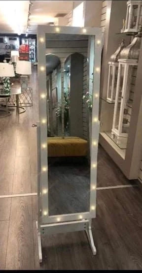 Giftworks GENERAL GIFTS Hollywood Inspired Jewellery Cabinet Mirror With 20 LED Lights 3 Giftworks GENERAL GIFTS Hollywood Inspired Jewellery Cabinet Mirror With 20 LED Lights