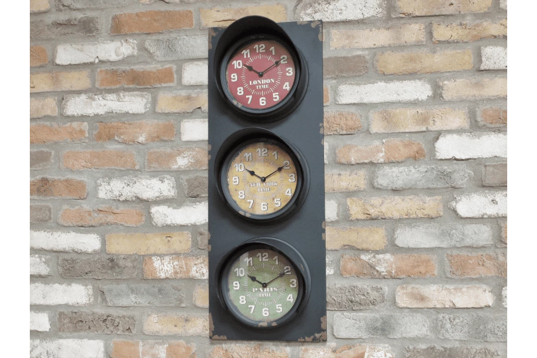 Giftworks GENERAL GIFTS Retro Traffic Light Vintage Gifts Clock 3 Giftworks GENERAL GIFTS Retro Traffic Light Vintage Gifts Clock