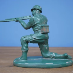 Dutch Brothers GENERAL GIFTS Soldier (Kneeling Position Green)